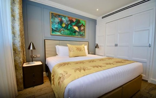 4 Bedroom Deluxe Apartment Near Barclays Bank LON 1 Luxury Bookings