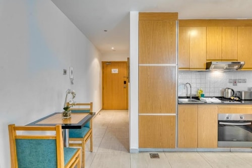Classic Studio Near Carrefour Tecom Ab 6 Luxury Bookings