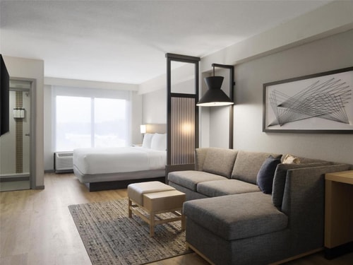 King Room Near Churchill Tower DAL Luxury Bookings