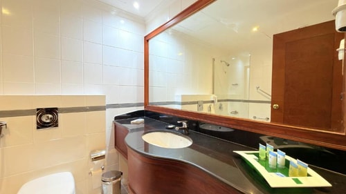 Superior King Or Twin Room Near To Al Riqqa Metro 8 Luxury Bookings