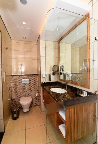 Standard King Or Twin Room Near Baniyas Square 6 Luxury Bookings