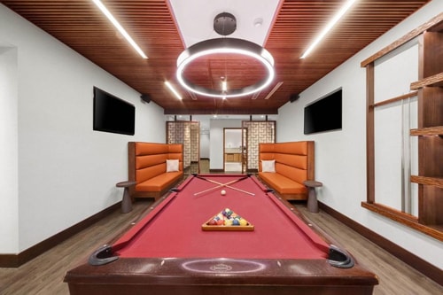 Queen Room Near CityView Park Houston HOU 11 Luxury Bookings