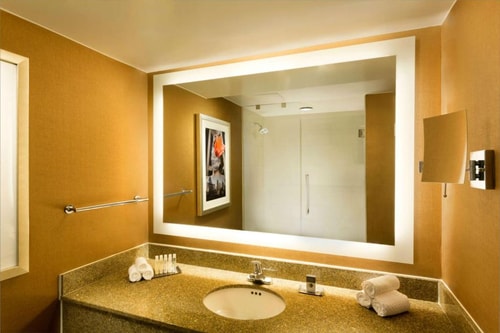 Queen Studio Near White Rhino Coffee The Gild DAL 3 Luxury Bookings