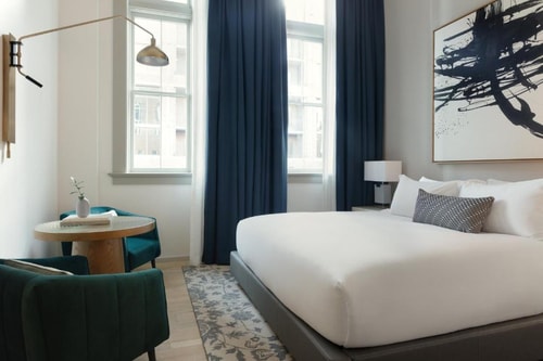 King Room Near Paparazzi Chophouse DAL 4 Luxury Bookings