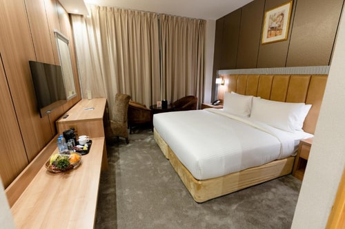 Standard King Or Twin Room Near Abuhail Centre 4 Luxury Bookings