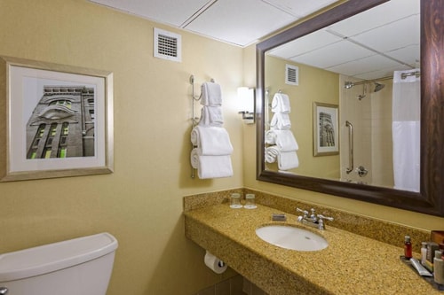 Guest Room Near Professional Alternatives HOU 3 Luxury Bookings