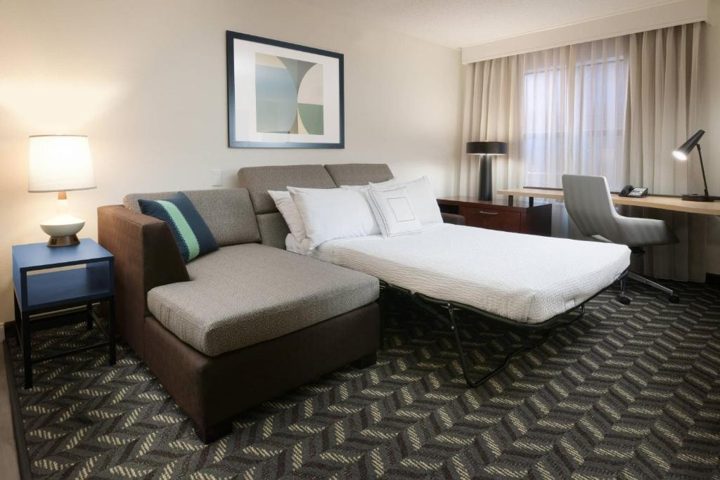 Studio Suite Near Glazer's Beer and Beverage DAL Luxury Bookings