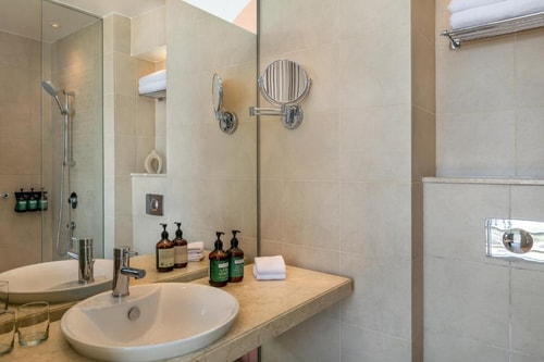 Family Suite With Plaza View Near Yas Beach 6 Luxury Bookings