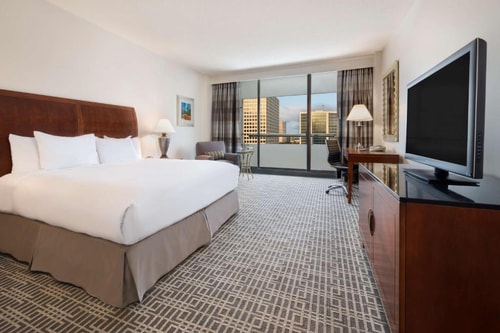King Room Near Post Oak Ambassador Way HOU 1 Luxury Bookings