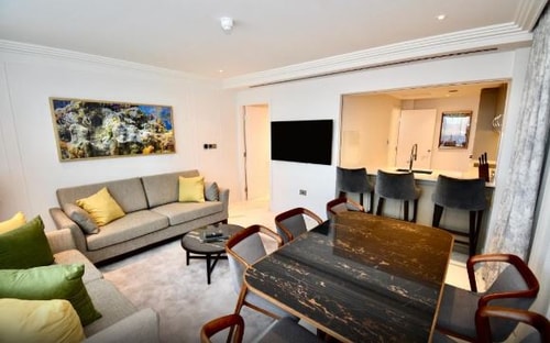 3 Bedroom Deluxe Apartment Near Barclays Bank LON 9 Luxury Bookings