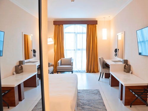 New Executive one Bedroom Suite Near Mashreq Metro 1 Luxury Bookings