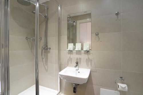 Double Or Twin Room Near Cleveland Square LON 8 Luxury Bookings
