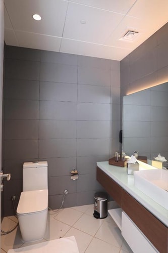 Standard Queen Or Twin Room Near Etisalat Academy 6 Luxury Bookings