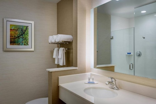 King Room Near Krestmark Industries LP DAL 1 Luxury Bookings