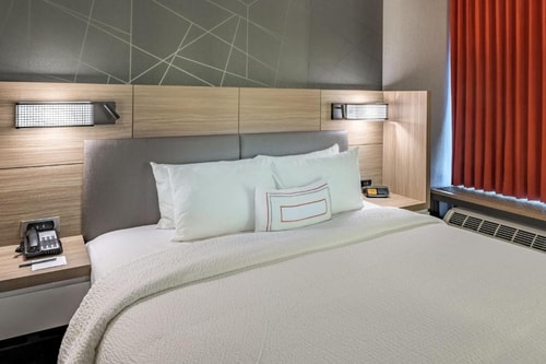 King Suite Near Ambassador House Association DAL 1 Luxury Bookings