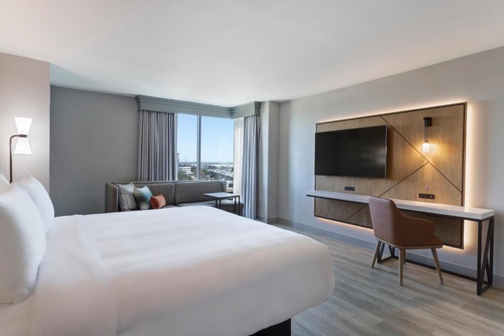 Queen Room Near CityView Park Houston HOU Luxury Bookings