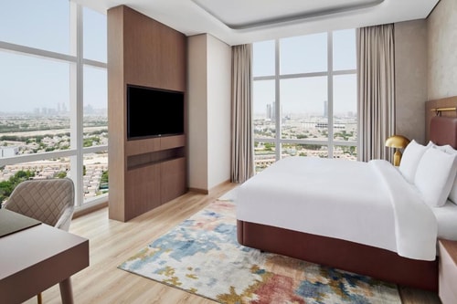 Deluxe King Suite Near Jvt Community Park Dubai 1 Luxury Bookings