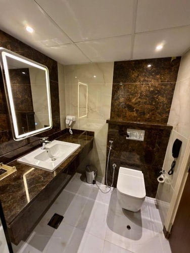 Standard King Or Twin Room Near New Academy School 12 Luxury Bookings
