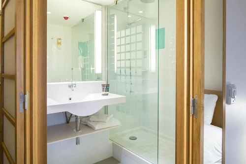 Superior Twin Room Near Rembrandt Gardens LON 4 Luxury Bookings