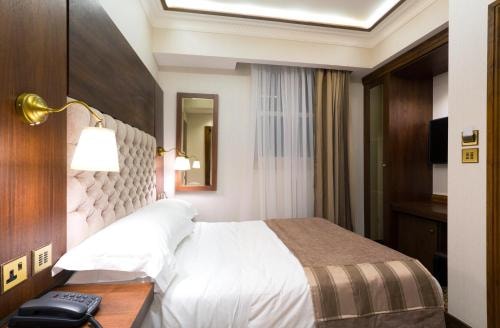 Standard Double Room Near Studio Integrate LON 1 Luxury Bookings