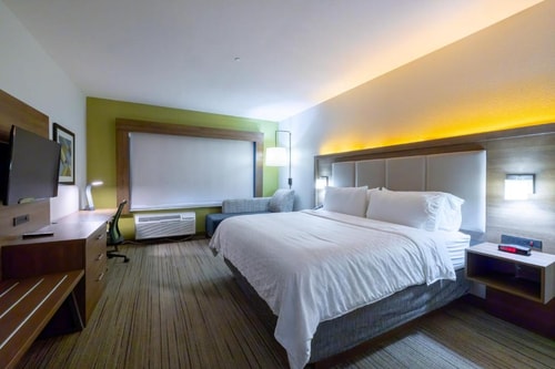 Standard King Room Near Betos Fast Food DAL Luxury Bookings