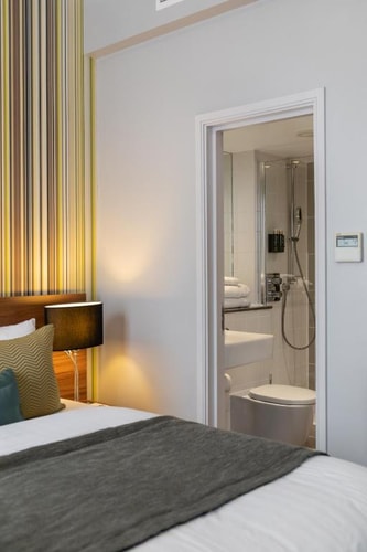 Economy Double Room Near Italian Gardens LON 4 Luxury Bookings