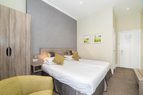 Double Or Twin Room Near Royal Mail Postbox LON 3 Luxury Bookings
