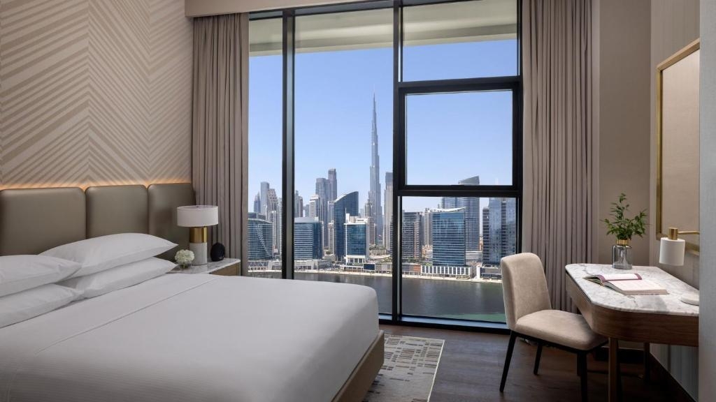 Three Bedroom Apartment Canal View At Business Bay Luxury Bookings