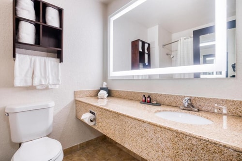 King Room Near Lake point Church North Dallas DAL 7 Luxury Bookings