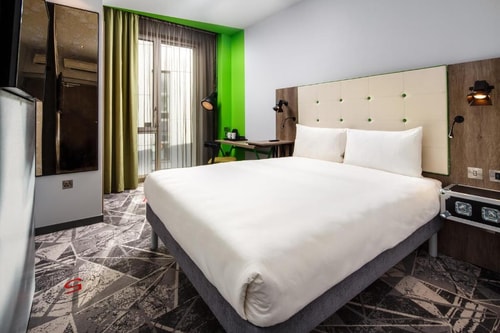 Queen Room Near Oxbridge Online School LON Luxury Bookings