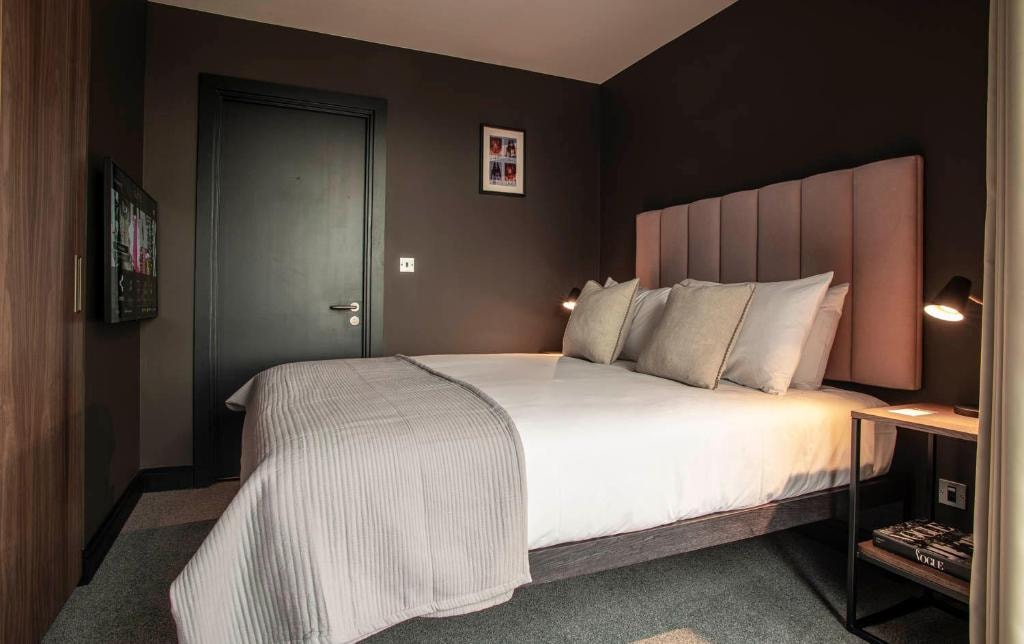 Two Bedroom Apartment Near Altab Ali Park LON Luxury Bookings