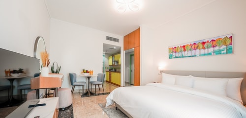 Standard Studio Near Al Shaklan Market Luxury Bookings