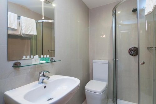 Double Or Twin Room Near Air Manage LON 10 Luxury Bookings