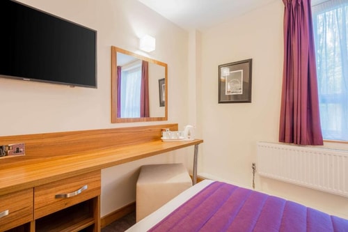 Double Or Twin Room Near Netherhall House LON 2 Luxury Bookings