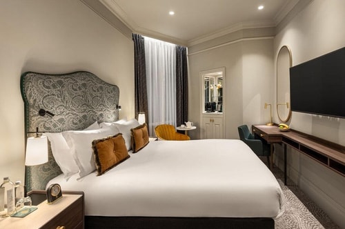 Classic Room Near Christchurch Gardens LON Luxury Bookings