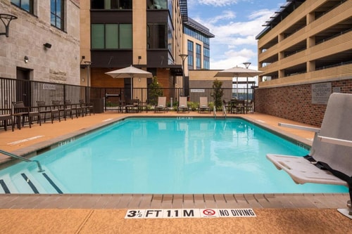 King Room Near Kings lake Forest HOU 4 Luxury Bookings