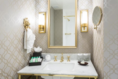 Classic King Room Near Market Square Park HOU 4 Luxury Bookings