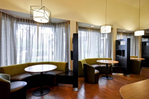 King Room Near Denny's Restaurant DAL 10 Luxury Bookings