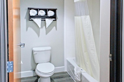 King Suite Near Northwest Point Business Park HOU 5 Luxury Bookings