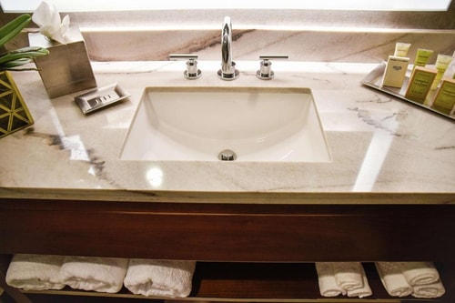 King Room Near Venture Commercial Real Estate DAL 5 Luxury Bookings