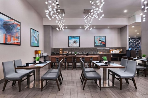 King Room Near Holloway Field HOU 10 Luxury Bookings