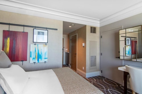 Queen Room Near Dallas Convention Center DAL 3 Luxury Bookings