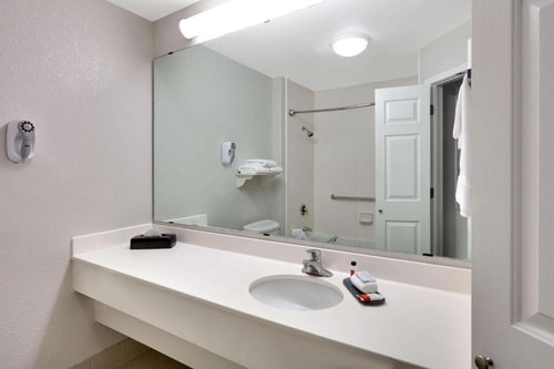 Deluxe Room Near Park Fountains DAL 2 Luxury Bookings