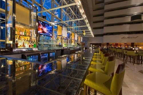 Queen Room Near Reunion Tower DAL 8 Luxury Bookings
