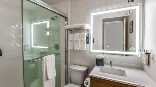 Standard King Room Near Regal Row Hospitality DAL 3 Luxury Bookings