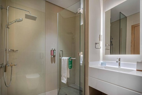 Rover Room Near Super Sports Tennis Academy 2 Luxury Bookings
