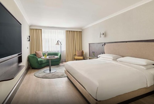 King Room Near Enyo Law LON 3 Luxury Bookings