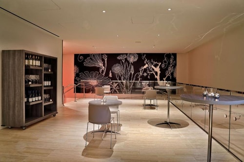Queen Room Near The Artisan Craft Kitchen DAL 7 Luxury Bookings