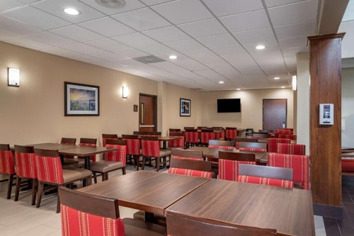 Queen Room Near Methodist Training Center HOU 7 Luxury Bookings