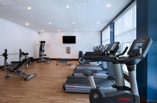 Queen Room Near Brenda and John Duncan YMCA HOU 6 Luxury Bookings